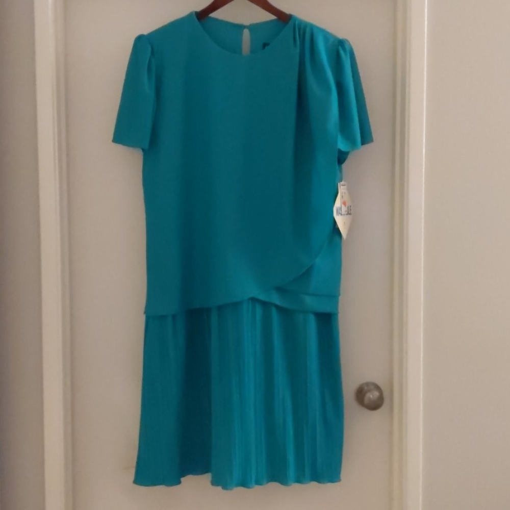 ♻️DONATED♻️ 1980s or early 90s style teal dress